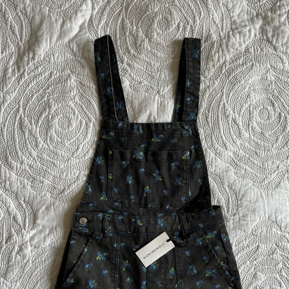 NWT - WeWoreWhat - Slouchy Watercolor Ditsy Floral Print Split Hem Overalls - Picture 6 of 15